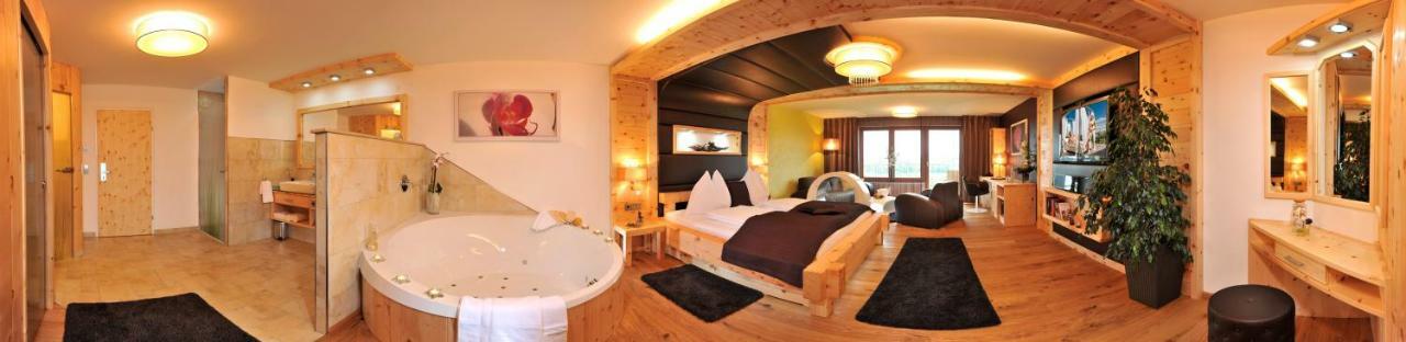 Hotel Winzer Wellness & Kuscheln Sankt Georgen im Attergau Exterior foto