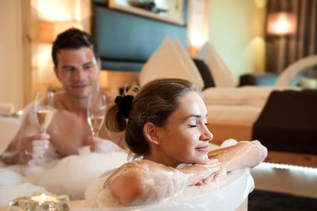 Hotel Winzer Wellness & Kuscheln Sankt Georgen im Attergau Exterior foto
